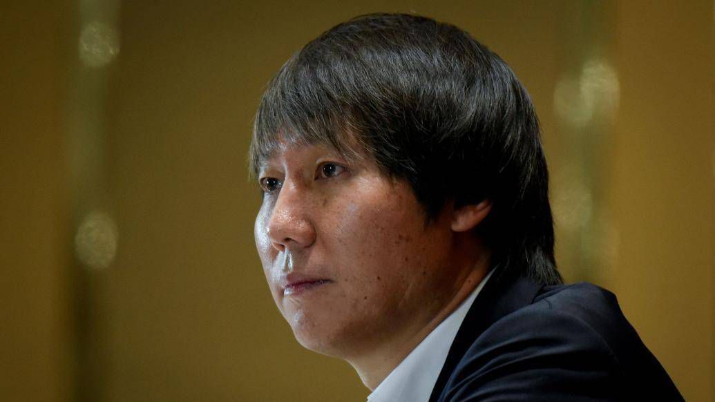 男仆打开双腿让少爷调教微博